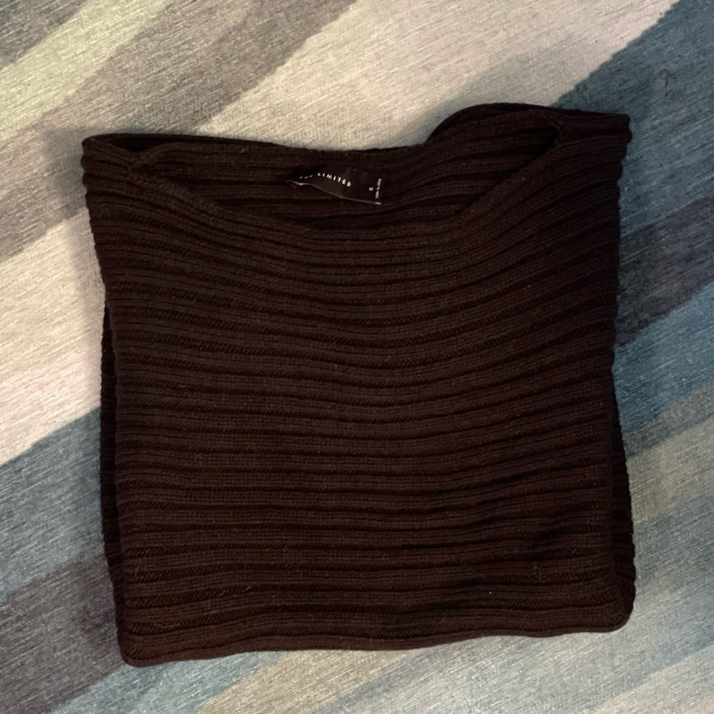 Limited Sweater - Picture 9 of 9